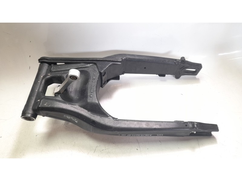 Recambio de basculante para yamaha xsr 900 referencia OEM IAM B5U221100000  