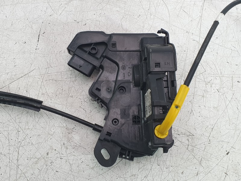 Recambio de cerradura puerta trasera izquierda para citroën c4 x e-shine referencia OEM IAM 9832797580  