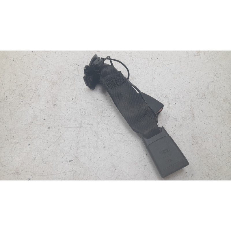 Recambio de enganche cinturon trasero derecho para mercedes-benz b-klasse (bm 247) b 200 d referencia OEM IAM A2478600669  