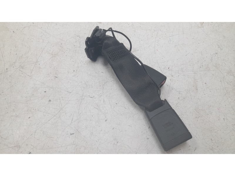 Recambio de enganche cinturon trasero derecho para mercedes-benz b-klasse (bm 247) b 200 d referencia OEM IAM A2478600669  