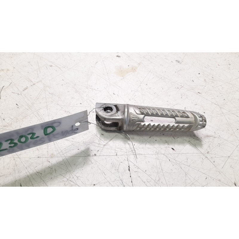 Recambio de estribo lateral para triumph street triple 765 rs street triple 765 rs referencia OEM IAM T2089799  