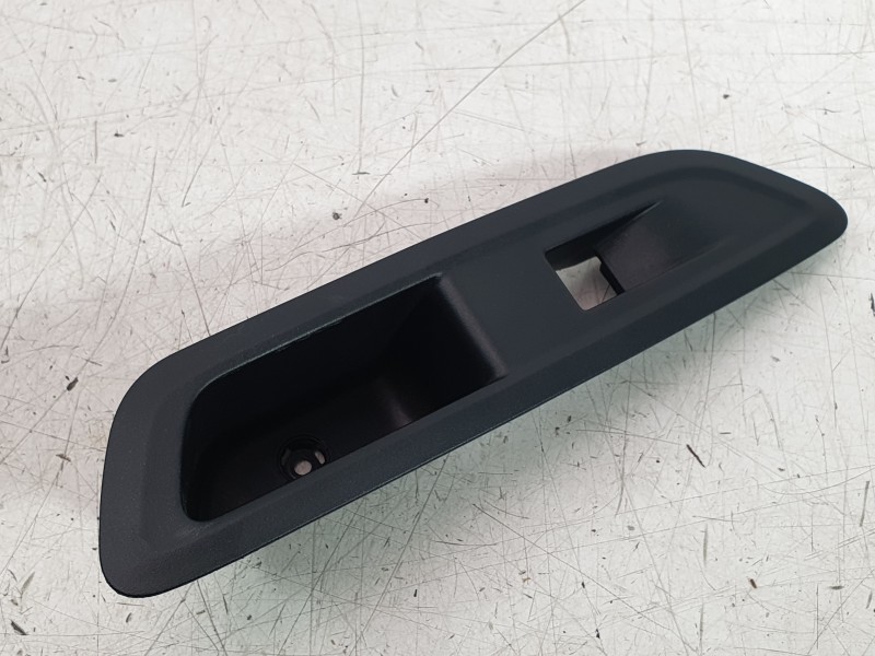 Recambio de moldura para citroën c4 x e-shine referencia OEM IAM 9831081480  