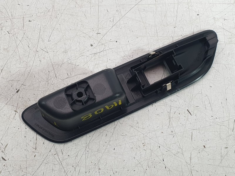Recambio de moldura para citroën c4 x e-shine referencia OEM IAM 9831081480  