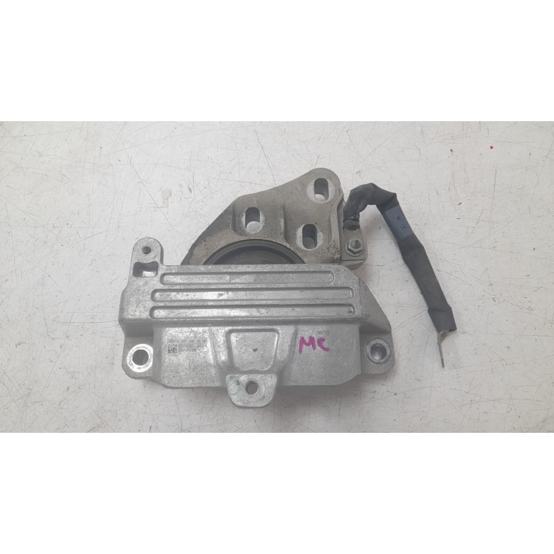 Recambio de soporte motor izquierdo para mercedes-benz b-klasse (bm 247) b 200 d referencia OEM IAM A2472403200  