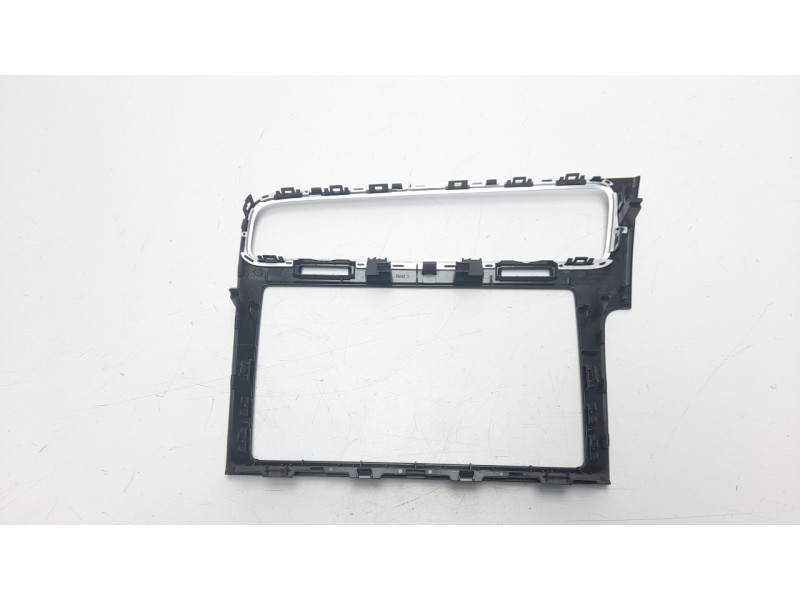 Recambio de moldura para volkswagen golf vii lim. 1.0 tsi referencia OEM IAM 5G1819743F  