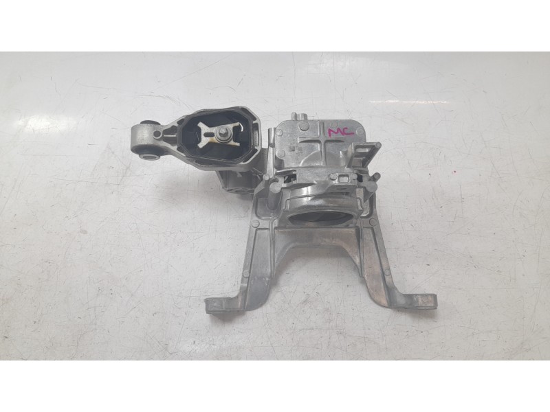 Recambio de soporte motor derecho para mercedes-benz b-klasse (bm 247) b 200 d referencia OEM IAM A2472402000  