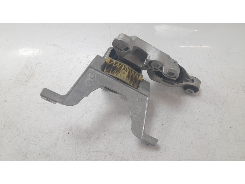 Recambio de soporte motor derecho para mercedes-benz b-klasse (bm 247) b 200 d referencia OEM IAM A2472402000  