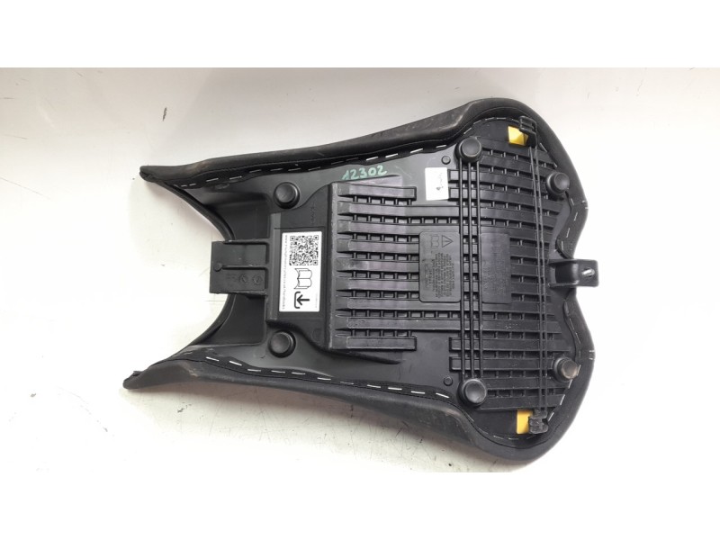 Recambio de asiento para triumph street triple 765 rs street triple 765 rs referencia OEM IAM T2310816  