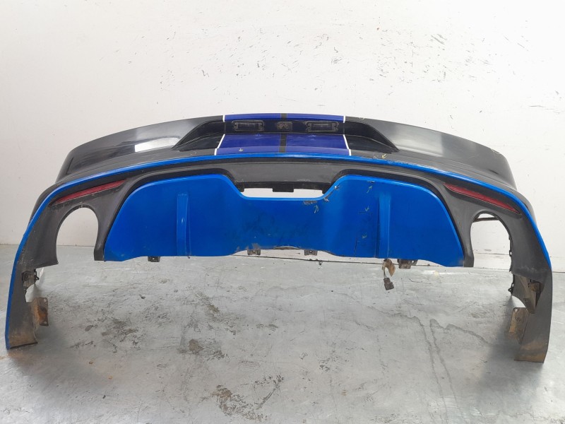 Recambio de paragolpes trasero para ford mustang gt referencia OEM IAM 2003235  