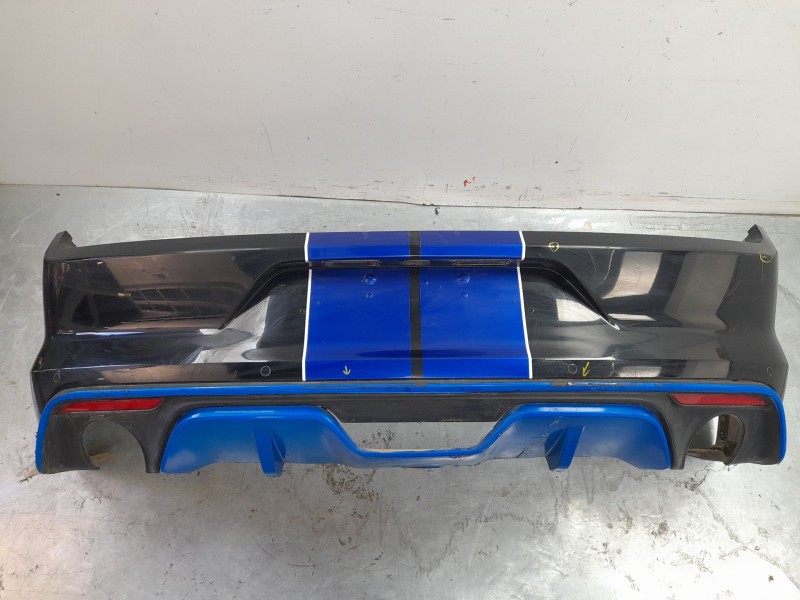 Recambio de paragolpes trasero para ford mustang gt referencia OEM IAM 2003235  