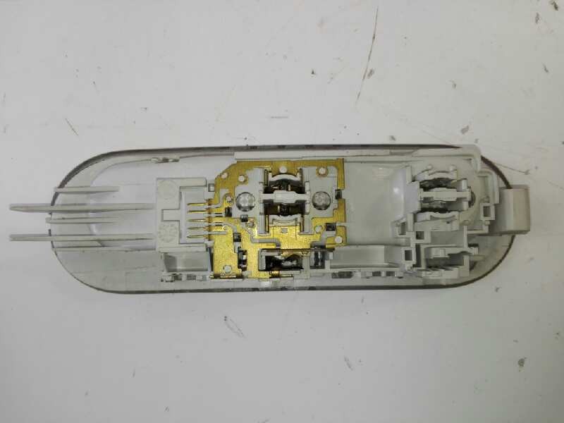 Recambio de luz interior para renault clio iii emotion referencia OEM IAM 8200074362  