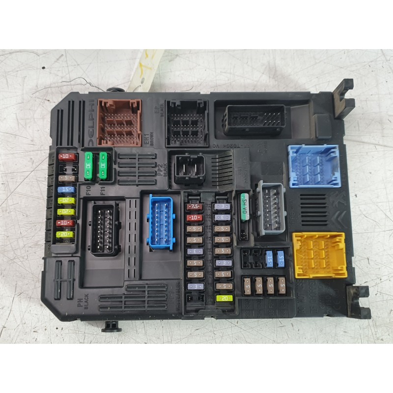 Recambio de caja reles / fusibles para opel corsa f (p2jo) corsa-e (68) referencia OEM IAM 9832881080  
