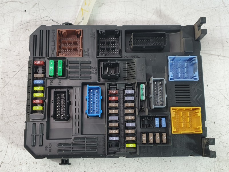 Recambio de caja reles / fusibles para opel corsa f (p2jo) corsa-e (68) referencia OEM IAM 9832881080  