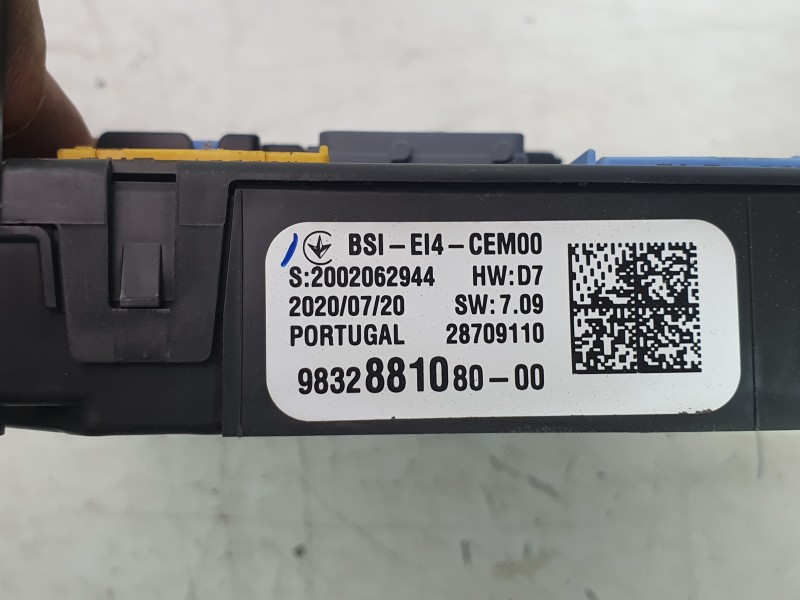 Recambio de caja reles / fusibles para opel corsa f (p2jo) corsa-e (68) referencia OEM IAM 9832881080  