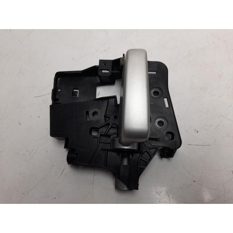 Recambio de maneta interior trasera izquierda para peugeot partner kombi 1.6 blue-hdi fap referencia OEM IAM 9682100777  