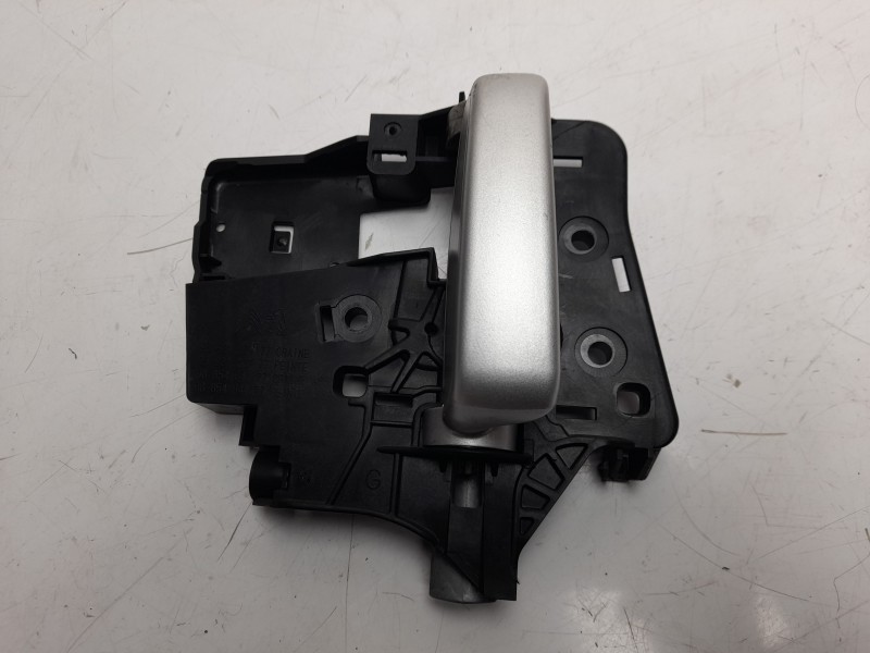 Recambio de maneta interior trasera izquierda para peugeot partner kombi 1.6 blue-hdi fap referencia OEM IAM 9682100777  