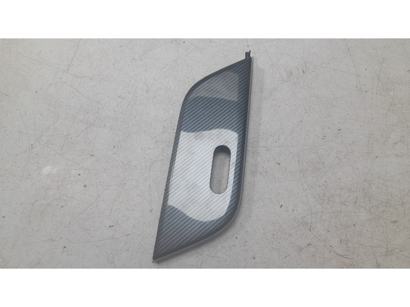 Recambio de moldura para mercedes-benz b-klasse (bm 247) b 200 d referencia OEM IAM A2477209102  