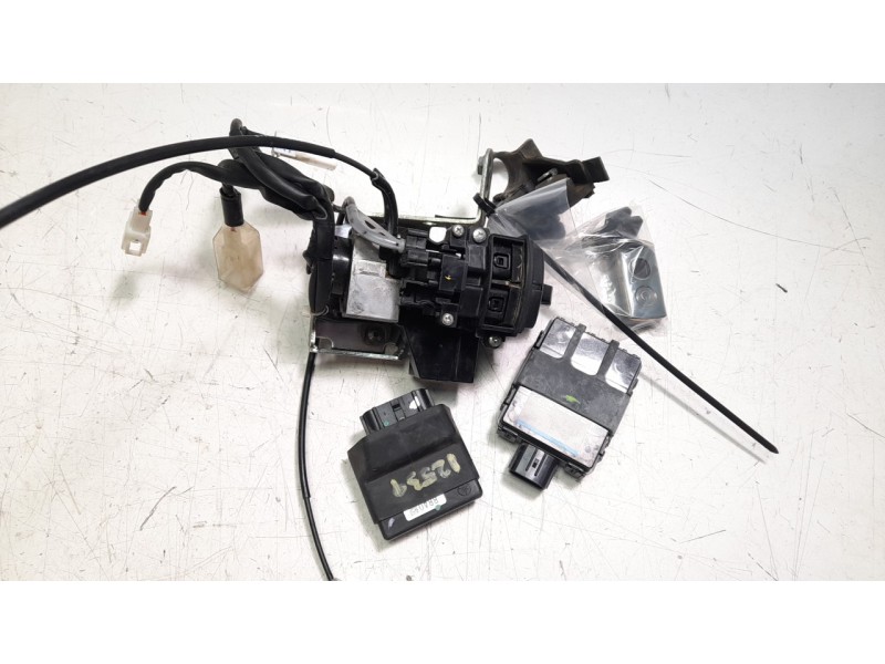 Recambio de conmutador de arranque para yamaha x-max x-max 300 (sh14) referencia OEM IAM BL1H25010000  