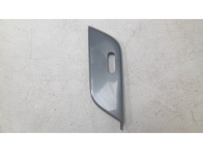 Recambio de moldura para mercedes-benz b-klasse (bm 247) b 200 d referencia OEM IAM A2477209202  