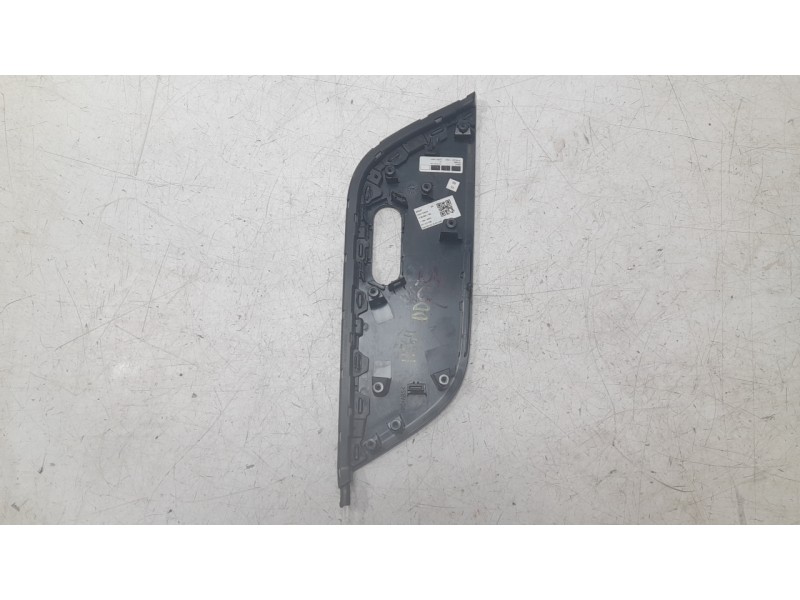 Recambio de moldura para mercedes-benz b-klasse (bm 247) b 200 d referencia OEM IAM A2477209202  