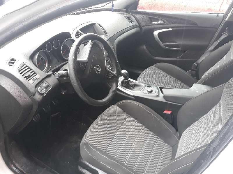 opel insignia berlina del año 2012