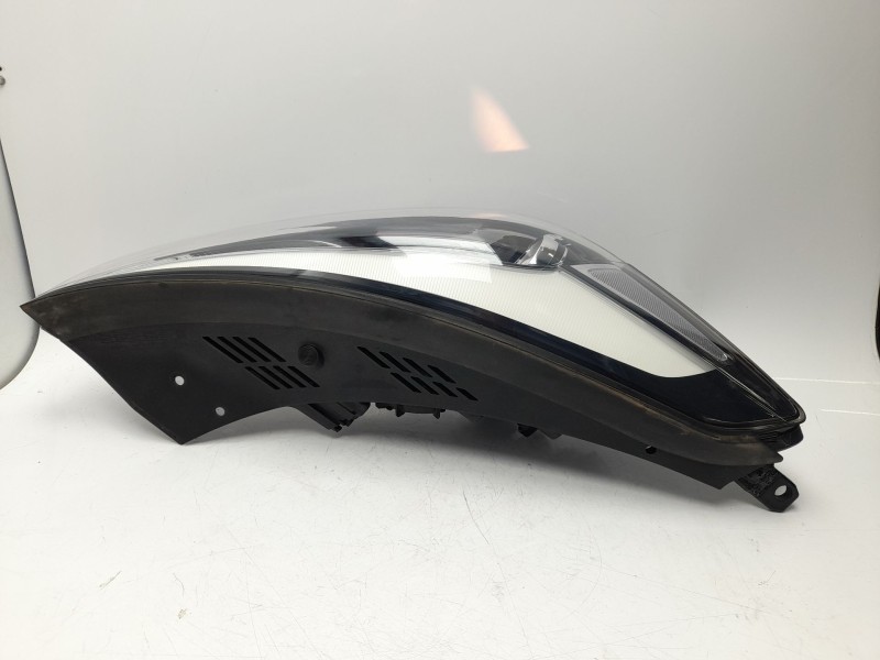 Recambio de faro derecho para hyundai tucson kosmo 4wd referencia OEM IAM   
