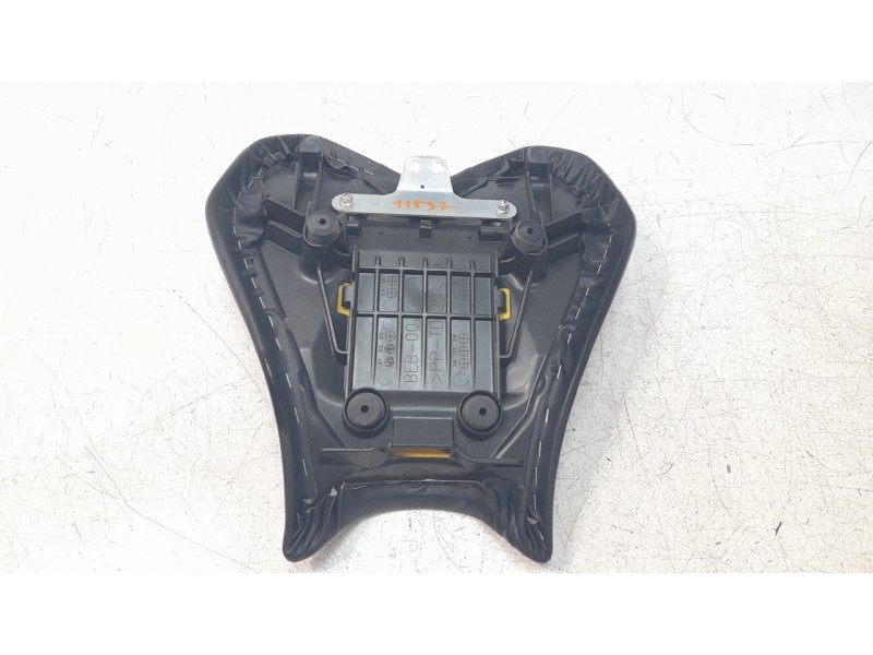 Recambio de asiento para yamaha yzf-r 7 yzf-r 7 referencia OEM IAM BEB2471000  