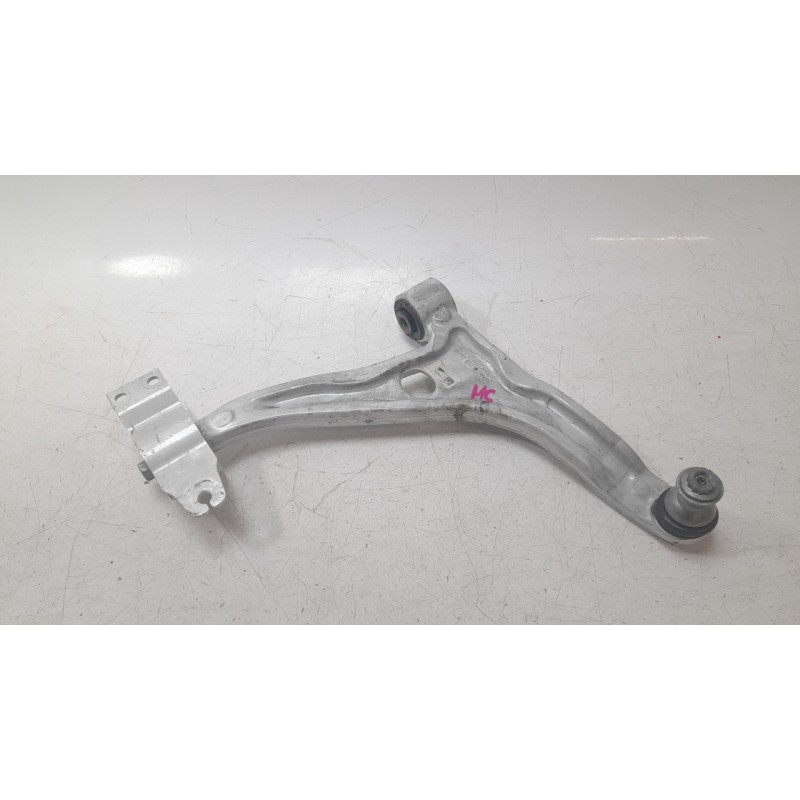 Recambio de brazo suspension inferior delantero izquierdo para mercedes-benz b-klasse (bm 247) b 200 d referencia OEM IAM 247333
