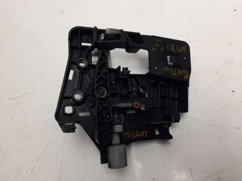 Recambio de maneta interior trasera izquierda para peugeot partner kombi 1.6 blue-hdi fap referencia OEM IAM 9682100777  