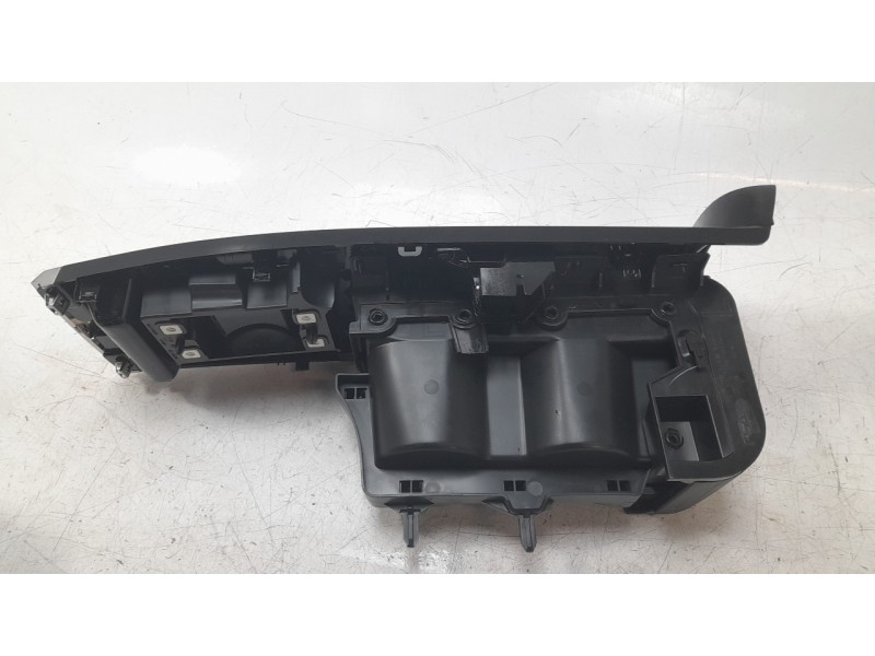 Recambio de moldura para citroën c4 x e-shine referencia OEM IAM 118805A0  