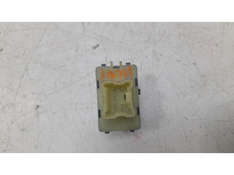 Recambio de mando elevalunas delantero izquierdo para dacia sandero 1.2 16v cat referencia OEM IAM 254214937R  
