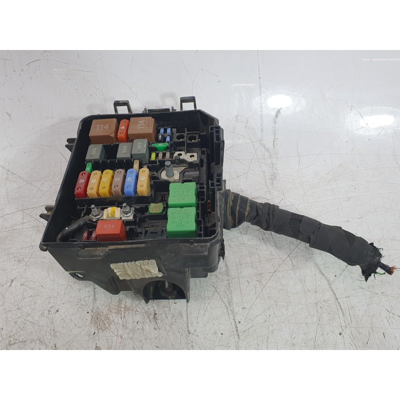 Recambio de caja reles / fusibles para opel corsa f (p2jo) 1.2 (68) referencia OEM IAM 44358501  