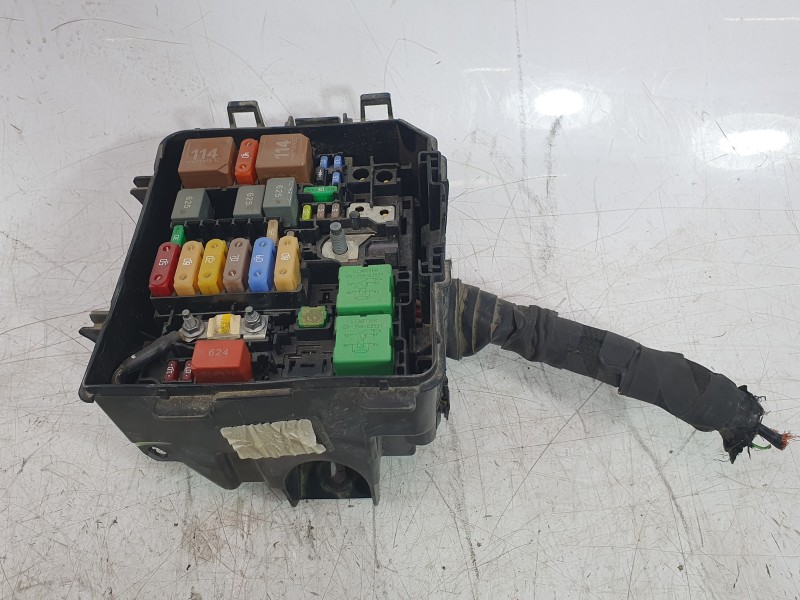 Recambio de caja reles / fusibles para opel corsa f (p2jo) 1.2 (68) referencia OEM IAM 44358501  
