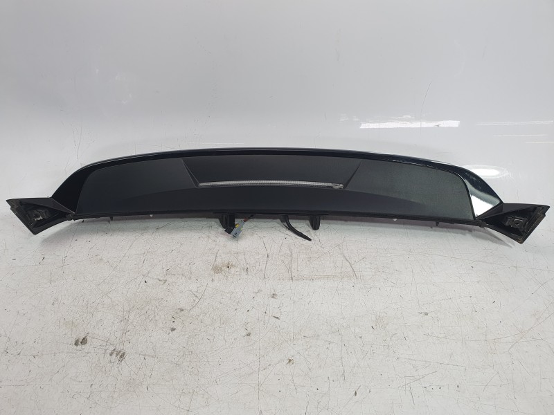 Recambio de aleron trasero para opel corsa f (p2jo) 1.2 (68) referencia OEM IAM 9829272980 39167912 