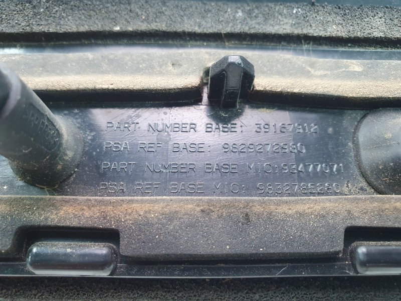 Recambio de aleron trasero para opel corsa f (p2jo) 1.2 (68) referencia OEM IAM 9829272980 39167912 