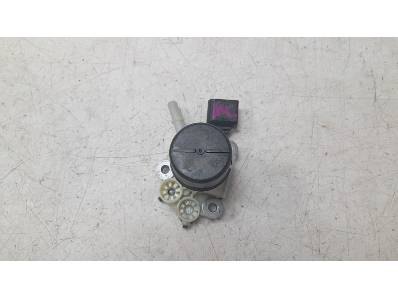 Recambio de bomba combustible para seat leon st (5f8) 2.0 tdi referencia OEM IAM 5Q0131969E 0444040022 