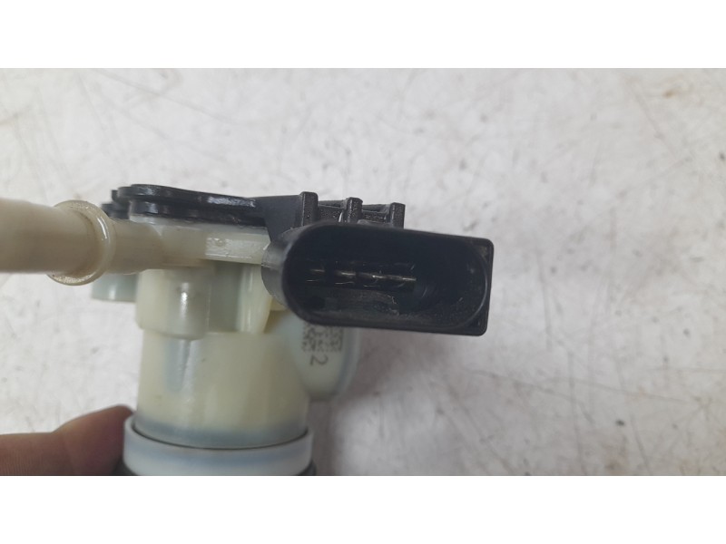 Recambio de deposito adblue para volkswagen passat variant (cb5) r-line referencia OEM IAM 5Q0131969F 0444040023 