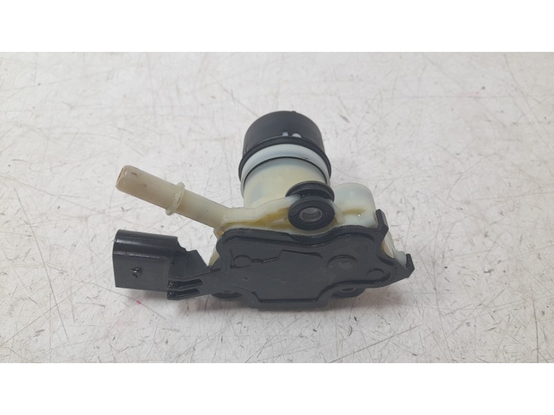 Recambio de deposito adblue para volkswagen passat variant (cb5) r-line referencia OEM IAM 5Q0131969F 0444040023 