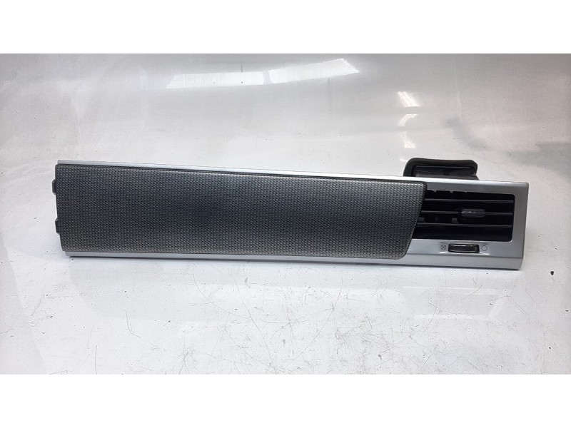 Recambio de aireador derecho para ssangyong rexton limited 4x4 referencia OEM IAM 7657136000  