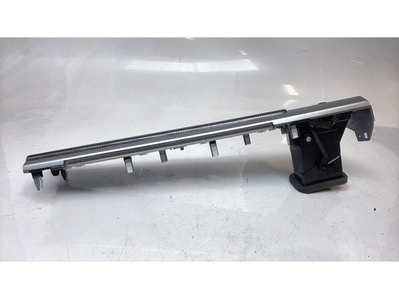 Recambio de aireador derecho para ssangyong rexton limited 4x4 referencia OEM IAM 7657136000  