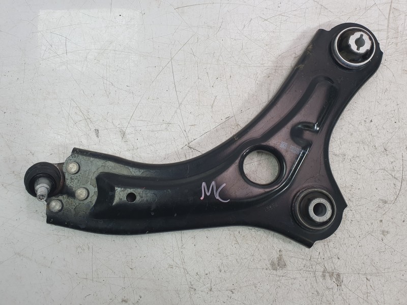 Recambio de brazo suspension inferior delantero derecho para renault 4 e-tech 120 referencia OEM IAM 545009754R  