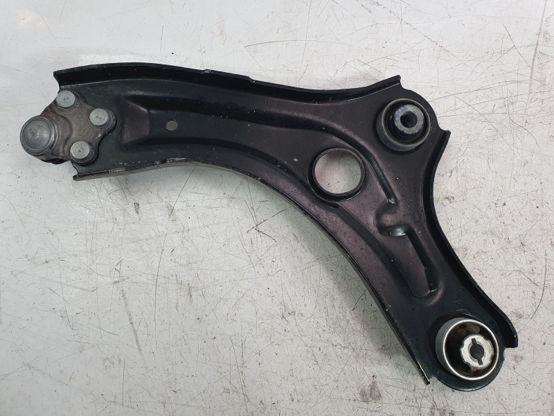 Recambio de brazo suspension inferior delantero derecho para renault 4 e-tech 120 referencia OEM IAM 545009754R  