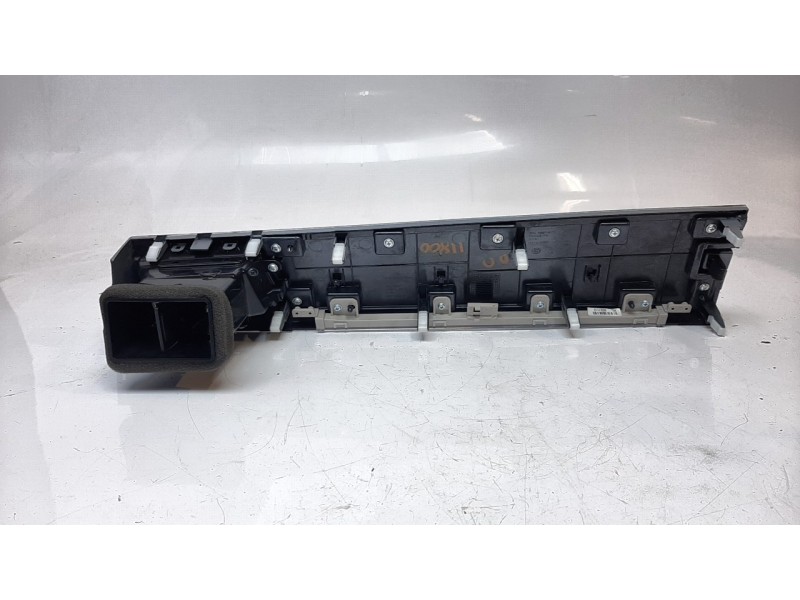 Recambio de aireador derecho para ssangyong rexton limited 4x4 referencia OEM IAM 7657136000  