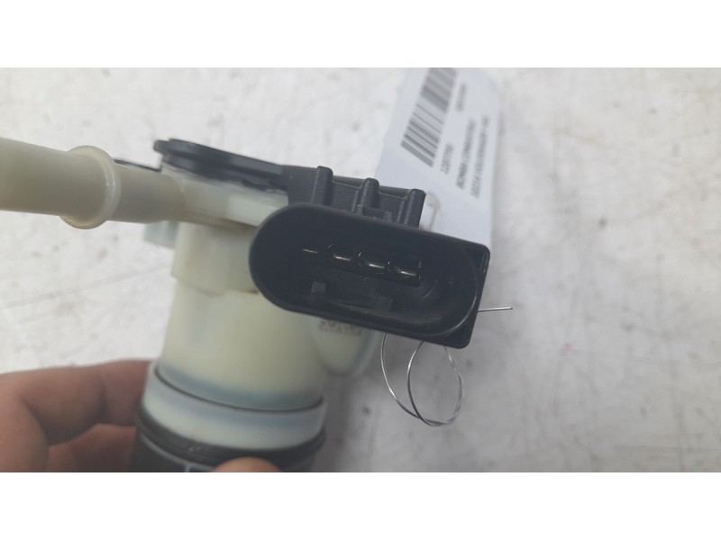 Recambio de bomba combustible para volkswagen t-roc advance referencia OEM IAM 5Q0131969E 0444040022 