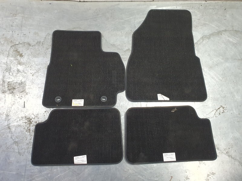 Recambio de juego alfombrillas para omoda 5 1.6 referencia OEM IAM 403004366AAABK  