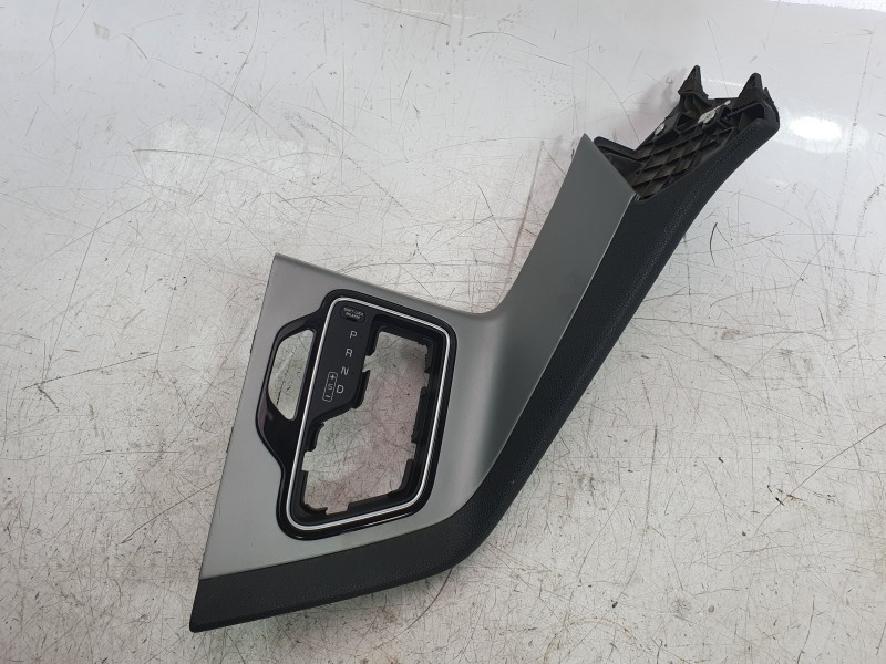 Recambio de moldura para kia niro referencia OEM IAM 8465035130  