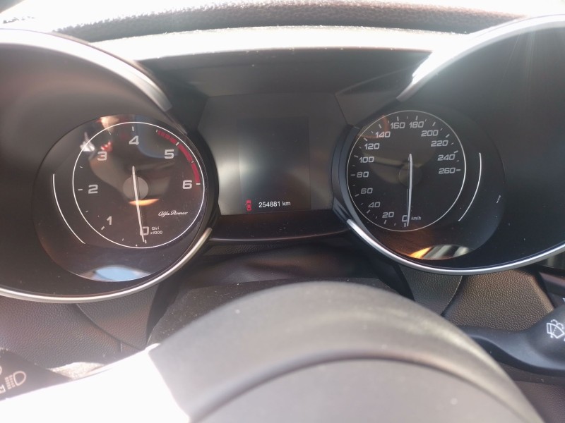alfa romeo giulia (952_) del año 2018