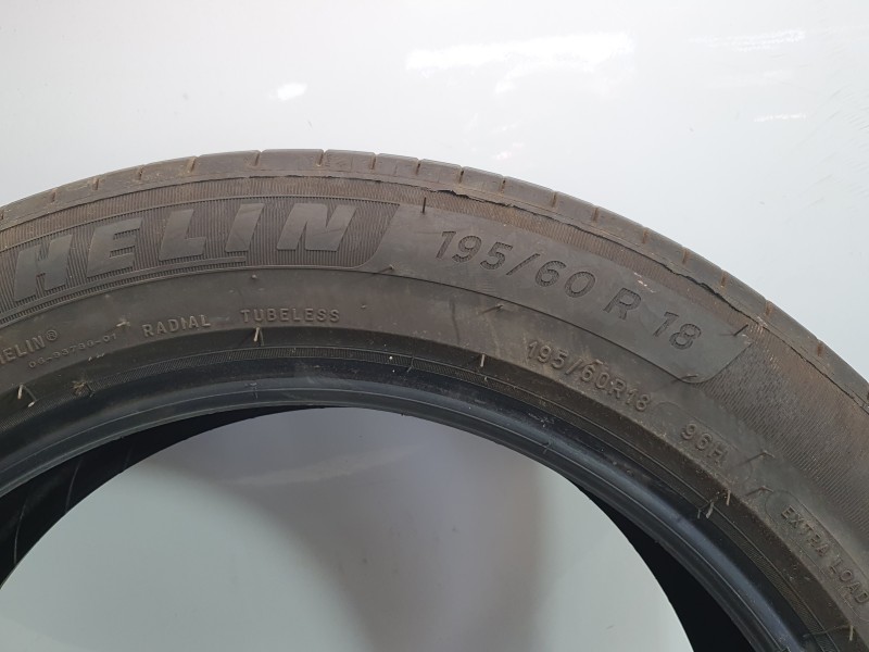 Recambio de neumatico para renault 4 e-tech 120 referencia OEM IAM 1956018  