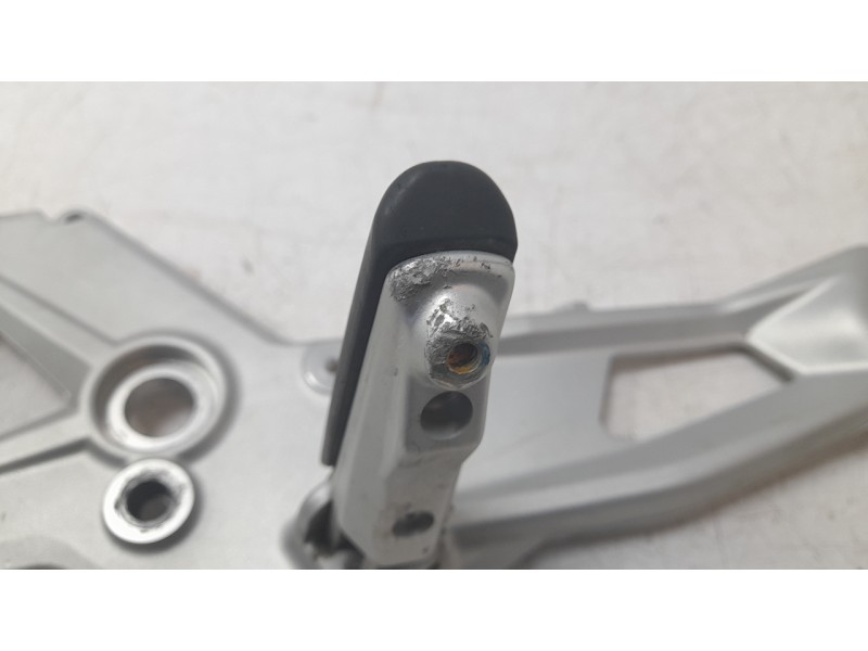 Recambio de estribo lateral para bmw f (801cc - ) f 900 r a2 (4r90) referencia OEM IAM 46718404015  