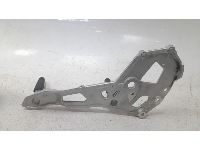 Recambio de estribo lateral para bmw f (801cc - ) f 900 r a2 (4r90) referencia OEM IAM 46718404015  